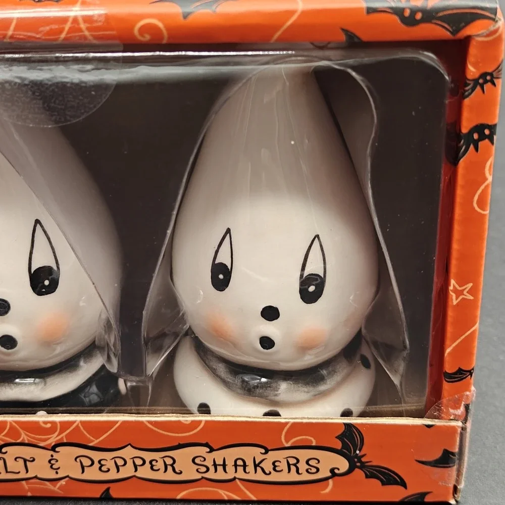 Johanna Parker Design Halloween Ghost Salt & Pepper Shakers NEW 👻